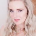 How to Maintain a Youthful Appearance: Fashion and Beauty Tips for Women 40+