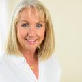 Avoiding a 'Muddy' Look when Using Bronzer: Tips and Tricks for Women 40+