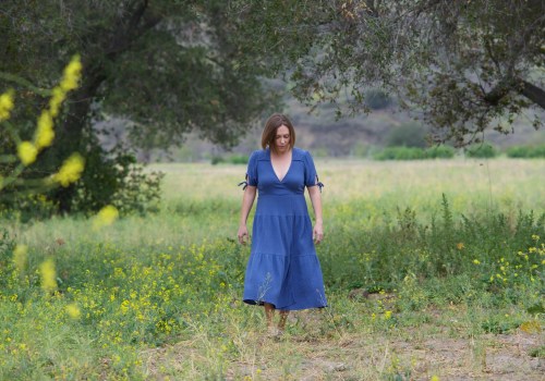 Flattering Styles for Apple Shapes: Dressing Stylishly and Age-Appropriately