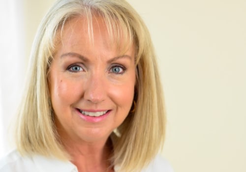 Avoiding a 'Muddy' Look when Using Bronzer: Tips and Tricks for Women 40+