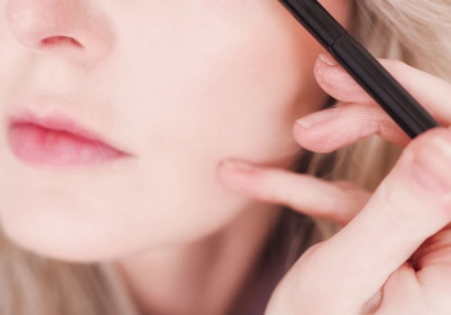 Minimizing Fine Lines and Wrinkles with Makeup: Tips and Tricks for Women 40+